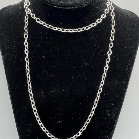 Vintage Sarah Coventry Jewelry. Long silver tone stamped chain. 30” adjustable - Picture 2 of 9